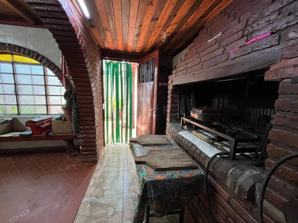 CASA + MONOAMBIENTE AMBOS EN IMPECABLE CONDICIONES !! OPORTUNIDAD DE INVERSION O PRIMERA VIVIENDA !!