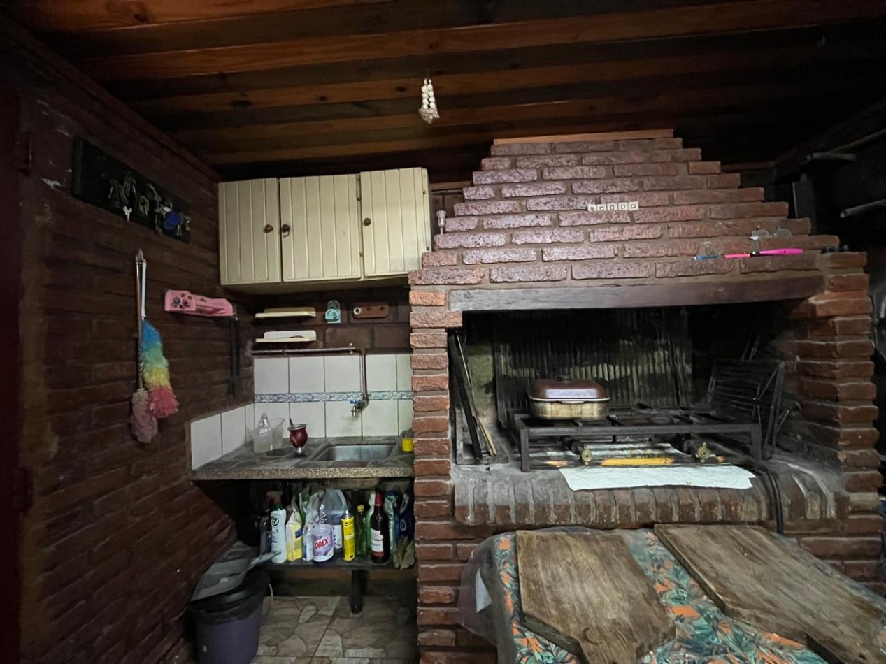 CASA + MONOAMBIENTE AMBOS EN IMPECABLE CONDICIONES !! OPORTUNIDAD DE INVERSION O PRIMERA VIVIENDA !!