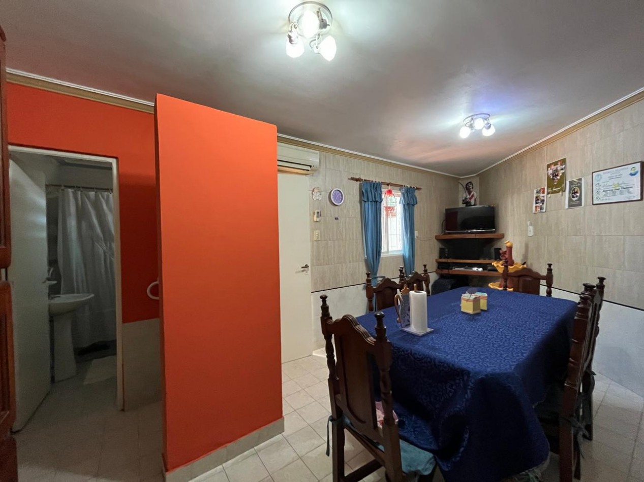 CASA + MONOAMBIENTE AMBOS EN IMPECABLE CONDICIONES !! OPORTUNIDAD DE INVERSION O PRIMERA VIVIENDA !!