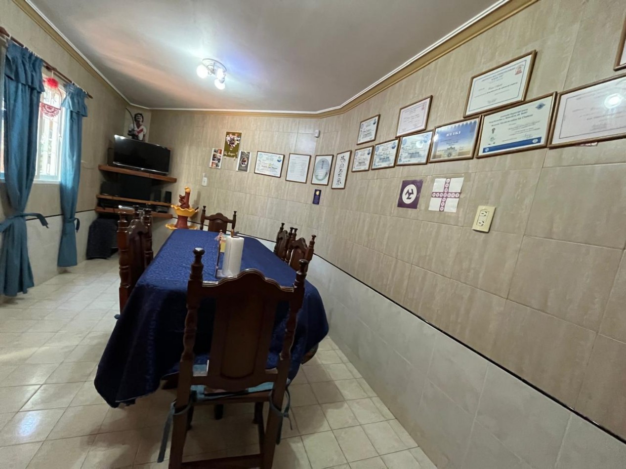 CASA + MONOAMBIENTE AMBOS EN IMPECABLE CONDICIONES !! OPORTUNIDAD DE INVERSION O PRIMERA VIVIENDA !!