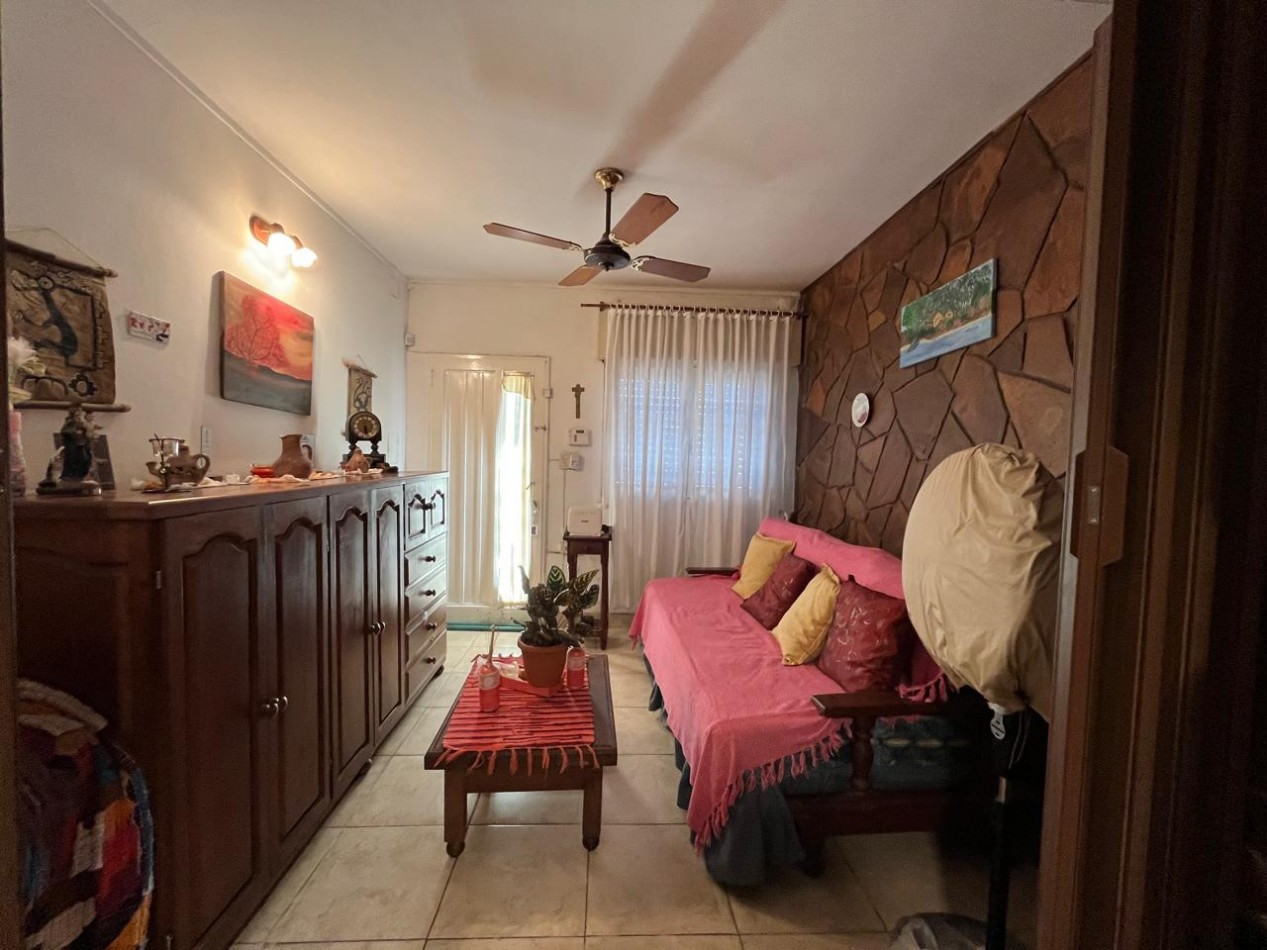 CASA + MONOAMBIENTE AMBOS EN IMPECABLE CONDICIONES !! OPORTUNIDAD DE INVERSION O PRIMERA VIVIENDA !!