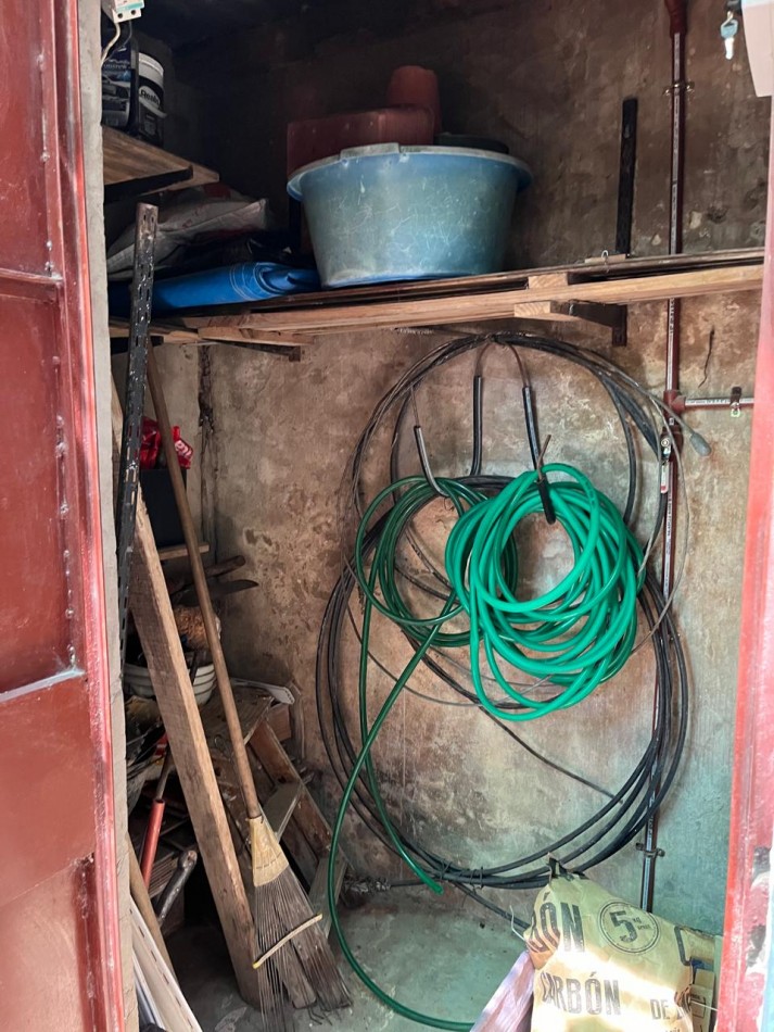 CASA + MONOAMBIENTE AMBOS EN IMPECABLE CONDICIONES !! OPORTUNIDAD DE INVERSION O PRIMERA VIVIENDA !!