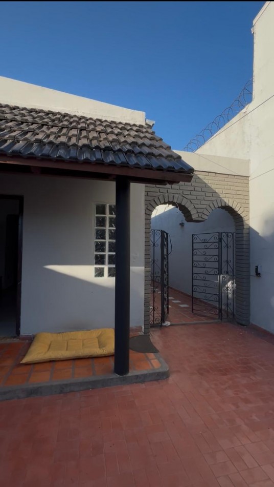 CASA IMPECABLE CON PISCINA Y DE GRAN TAMAÑO ! OPORTUNIDAD ! 