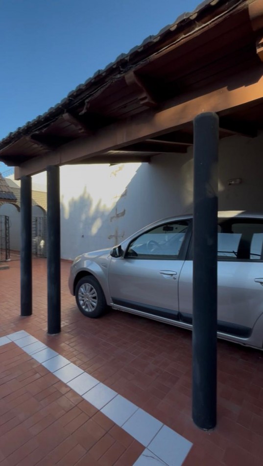 CASA IMPECABLE CON PISCINA Y DE GRAN TAMAÑO ! OPORTUNIDAD ! 