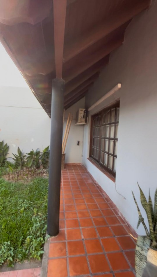 CASA IMPECABLE CON PISCINA Y DE GRAN TAMAÑO ! OPORTUNIDAD ! 
