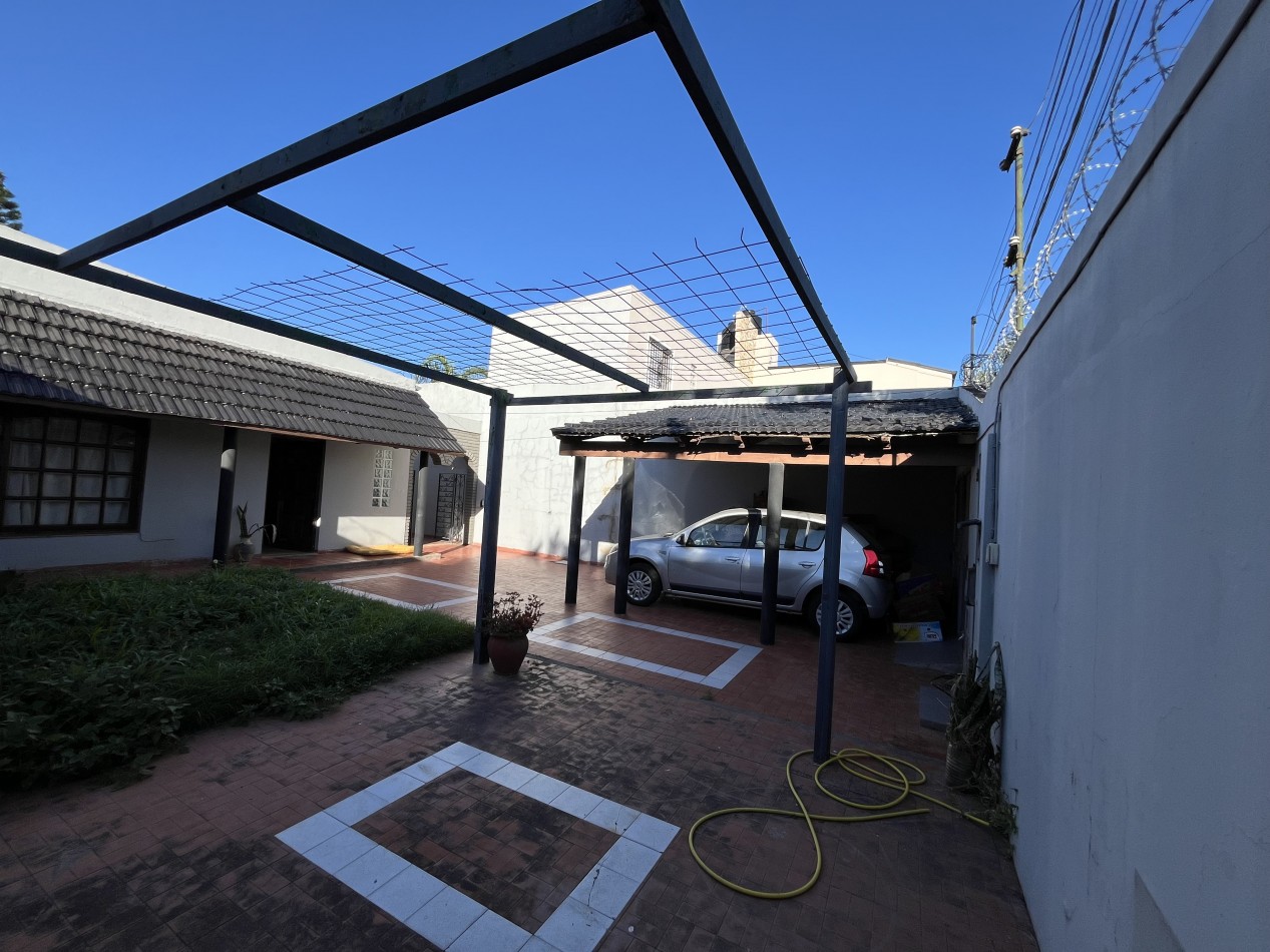 CASA IMPECABLE CON PISCINA Y DE GRAN TAMAÑO ! OPORTUNIDAD ! 