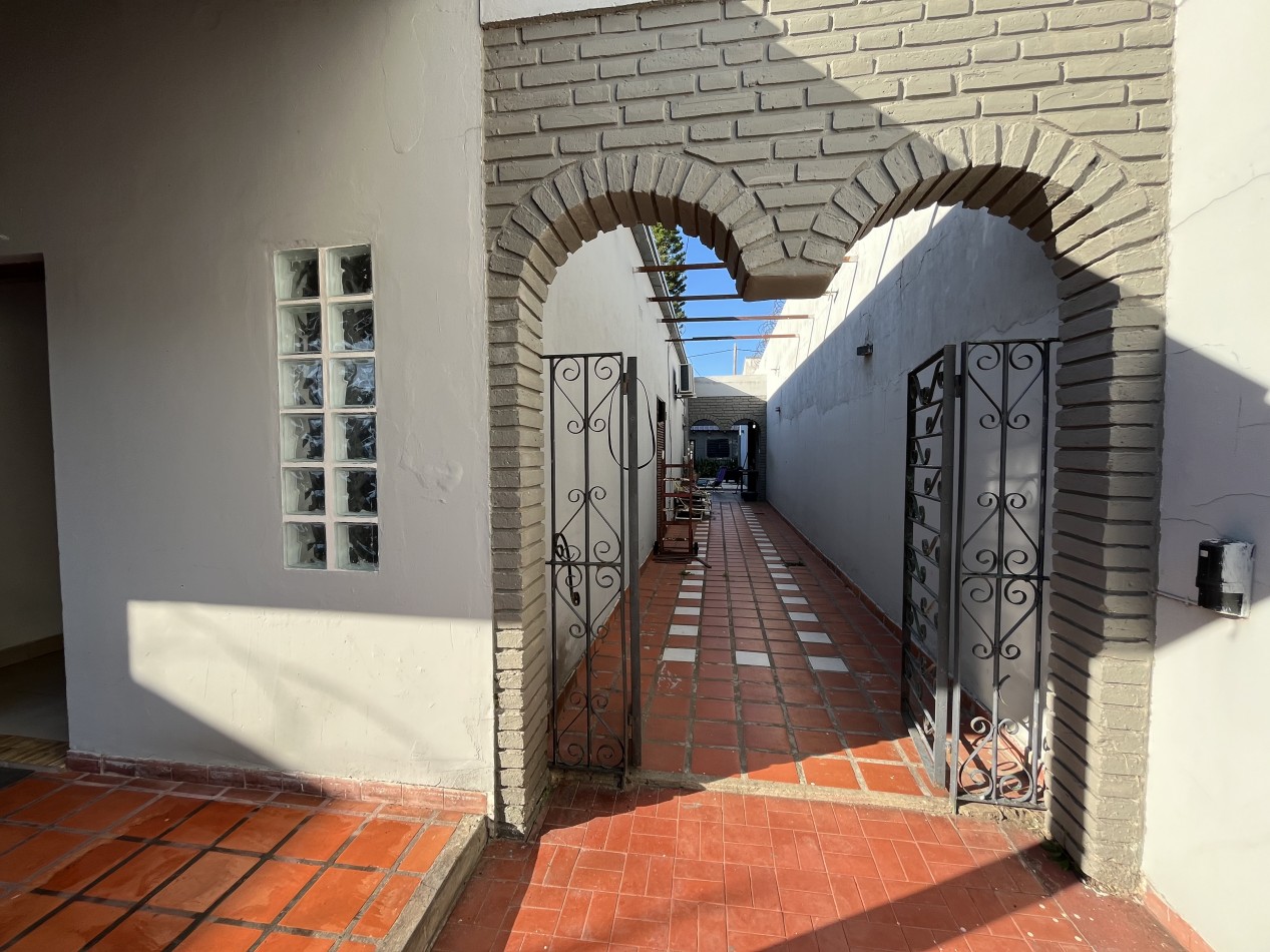 CASA IMPECABLE CON PISCINA Y DE GRAN TAMAÑO ! OPORTUNIDAD ! 