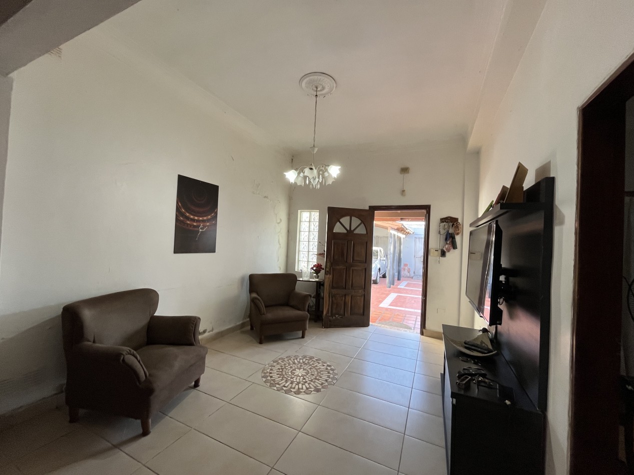 CASA IMPECABLE CON PISCINA Y DE GRAN TAMAÑO ! OPORTUNIDAD ! 