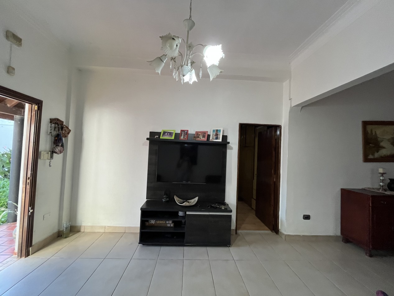 CASA IMPECABLE CON PISCINA Y DE GRAN TAMAÑO ! OPORTUNIDAD ! 