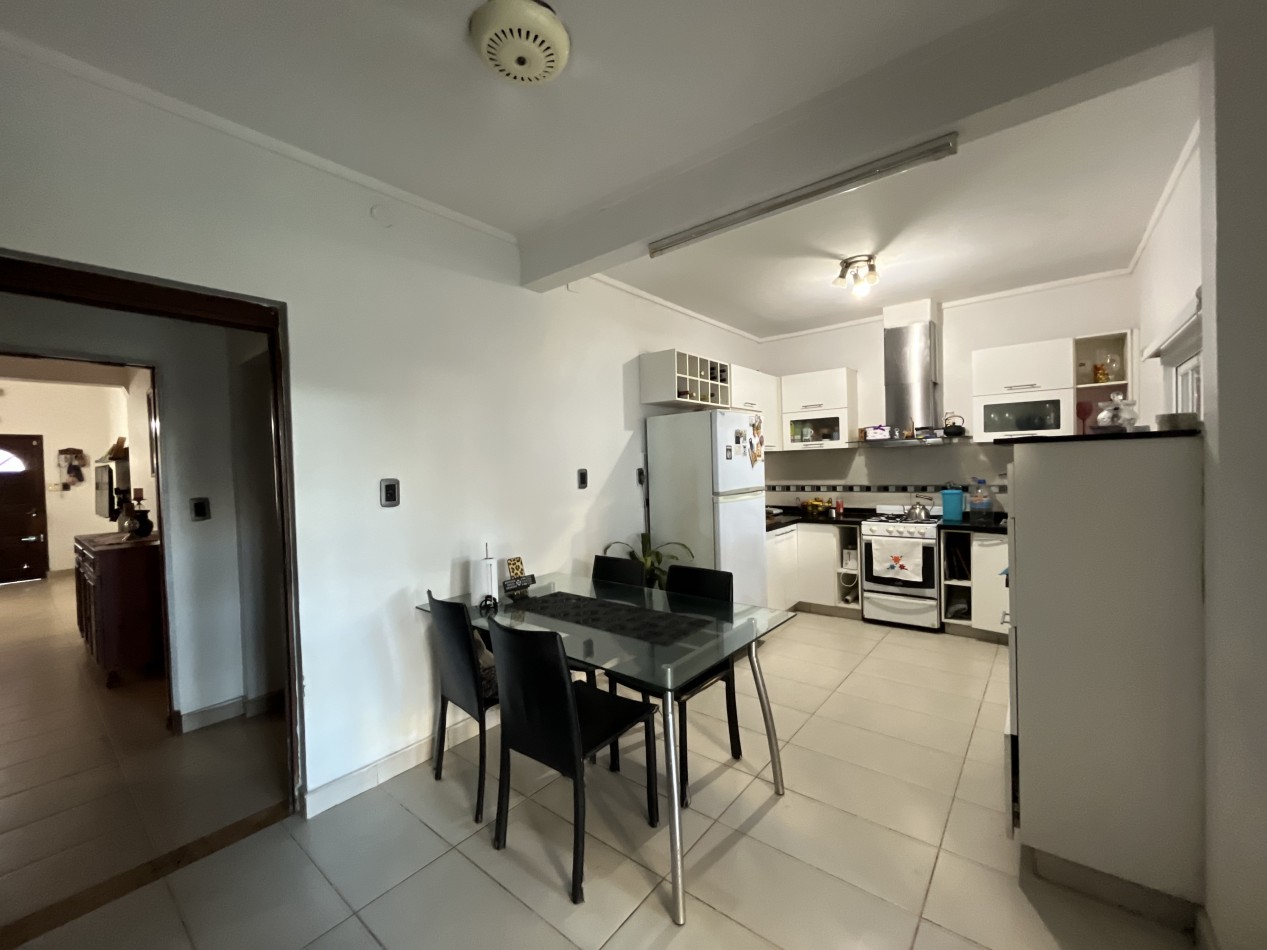 CASA IMPECABLE CON PISCINA Y DE GRAN TAMAÑO ! OPORTUNIDAD ! 