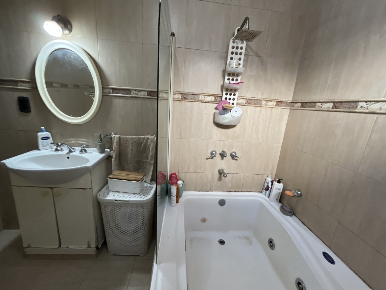 CASA IMPECABLE CON PISCINA Y DE GRAN TAMAÑO ! OPORTUNIDAD ! 