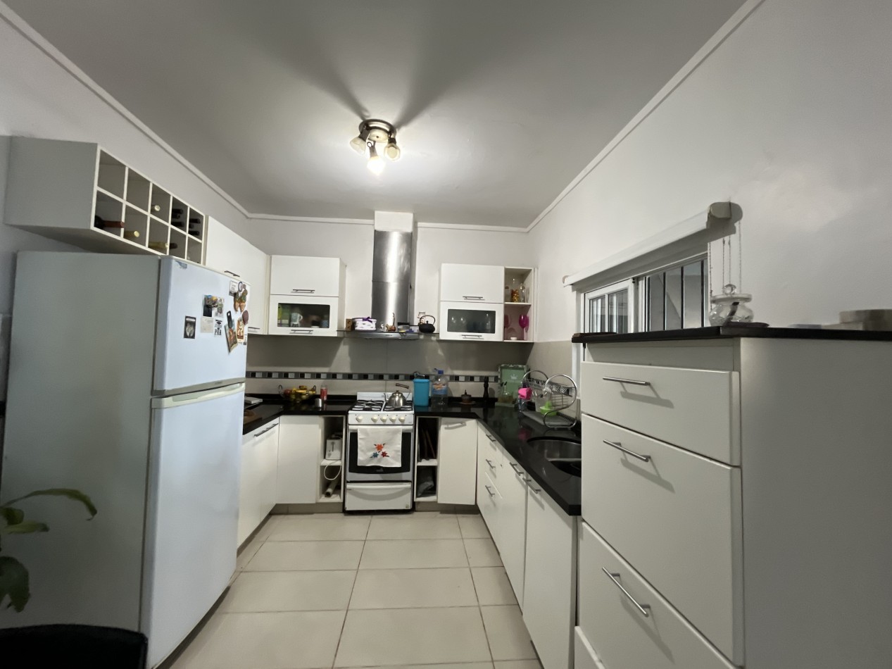 CASA IMPECABLE CON PISCINA Y DE GRAN TAMAÑO ! OPORTUNIDAD ! 