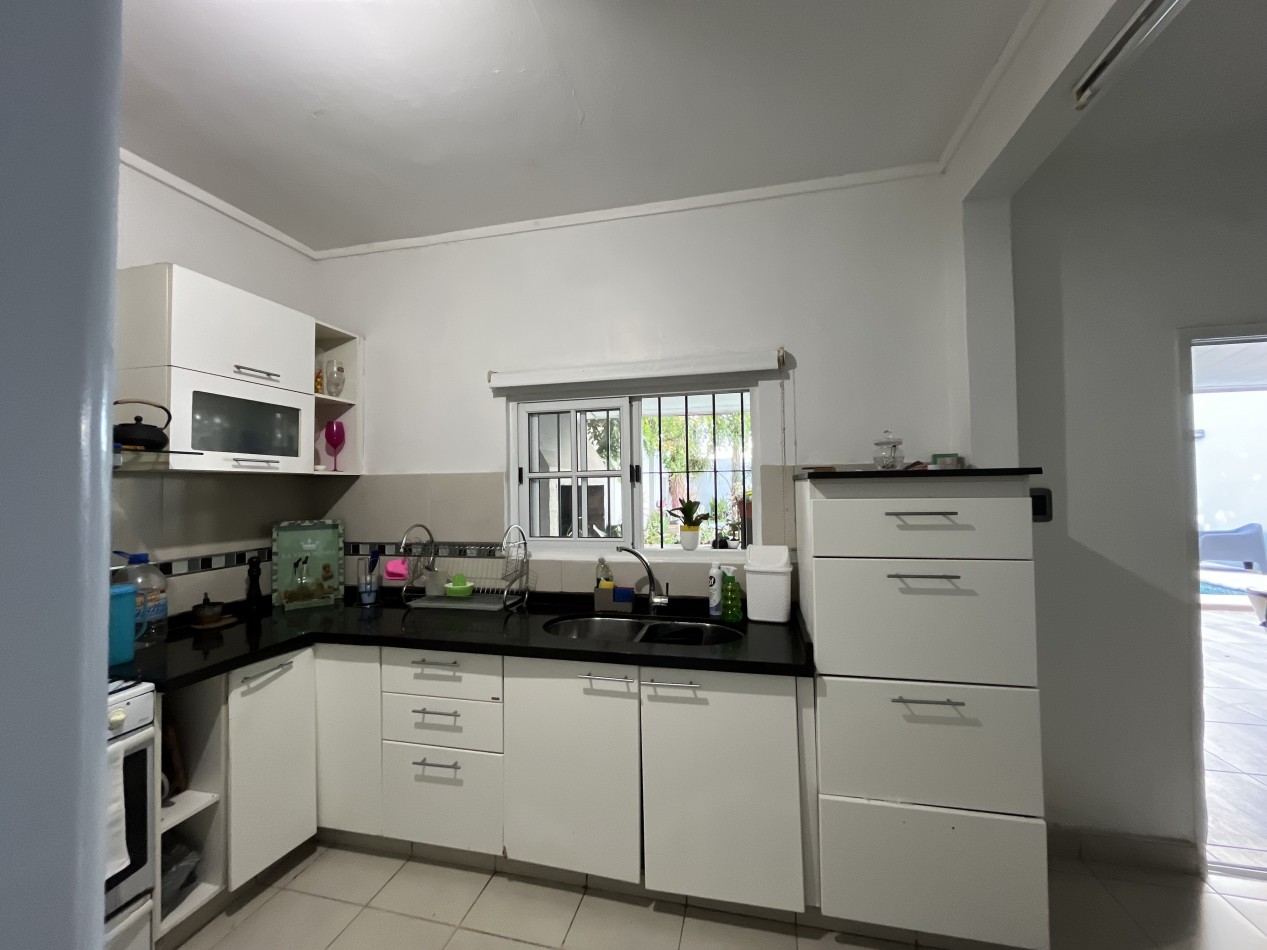 CASA IMPECABLE CON PISCINA Y DE GRAN TAMAÑO ! OPORTUNIDAD ! 