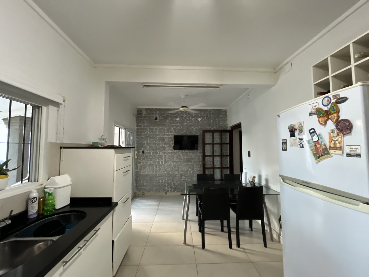 CASA IMPECABLE CON PISCINA Y DE GRAN TAMAÑO ! OPORTUNIDAD ! 