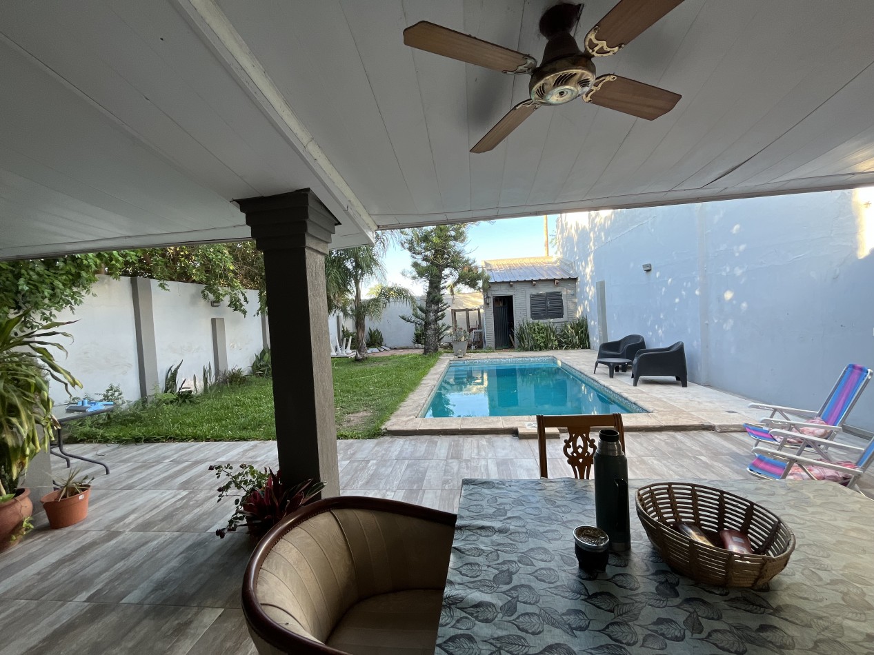 CASA IMPECABLE CON PISCINA Y DE GRAN TAMAÑO ! OPORTUNIDAD ! 