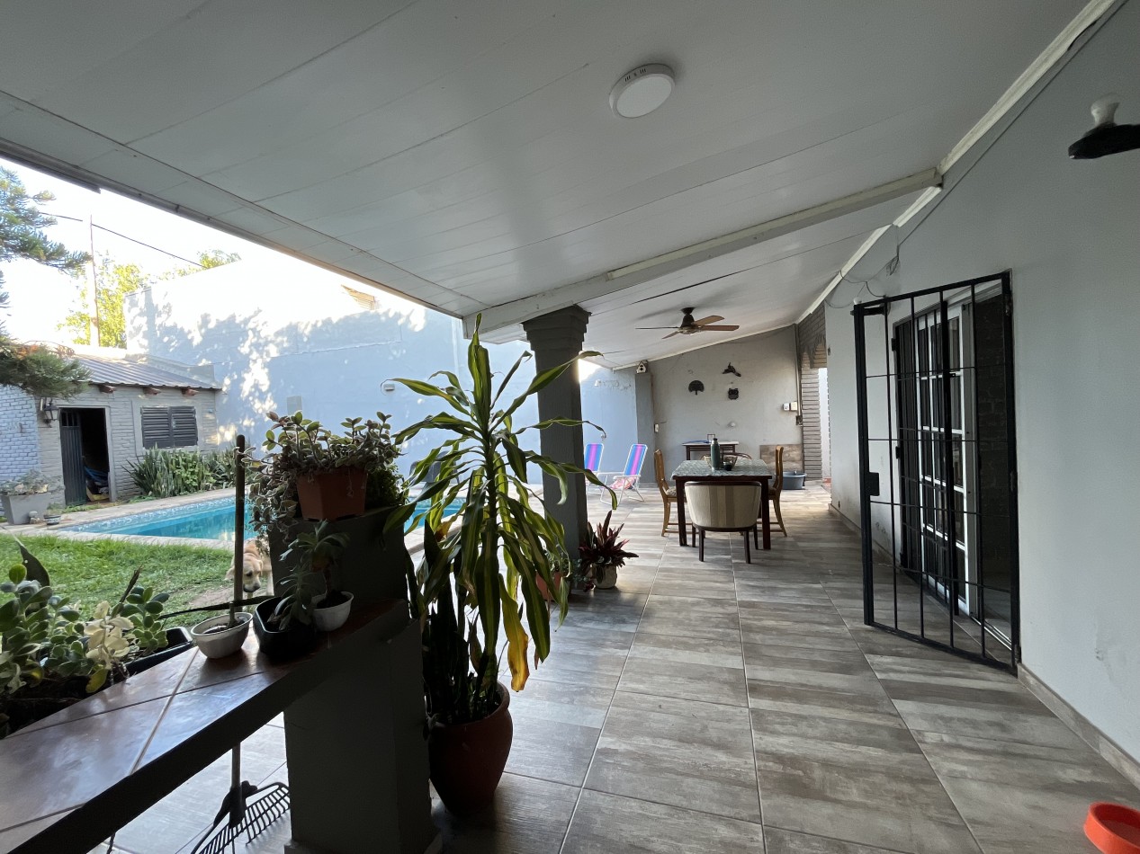 CASA IMPECABLE CON PISCINA Y DE GRAN TAMAÑO ! OPORTUNIDAD ! 