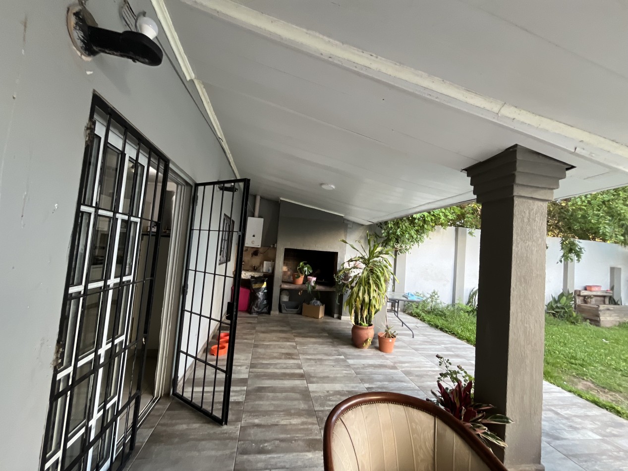 CASA IMPECABLE CON PISCINA Y DE GRAN TAMAÑO ! OPORTUNIDAD ! 