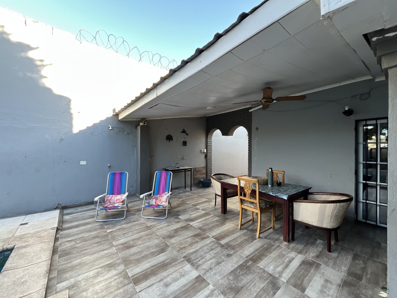 CASA IMPECABLE CON PISCINA Y DE GRAN TAMAÑO ! OPORTUNIDAD ! 