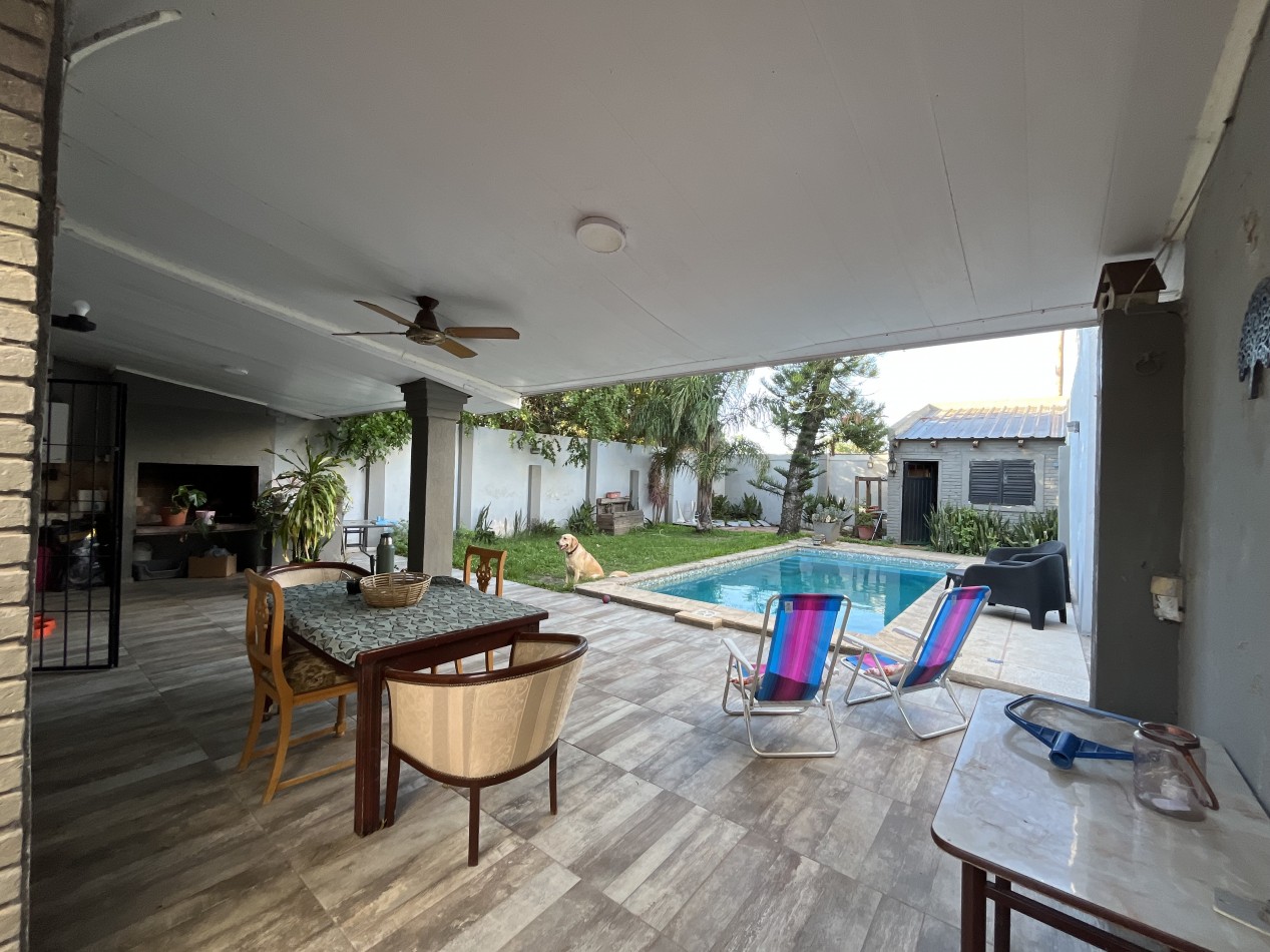 CASA IMPECABLE CON PISCINA Y DE GRAN TAMAÑO ! OPORTUNIDAD ! 