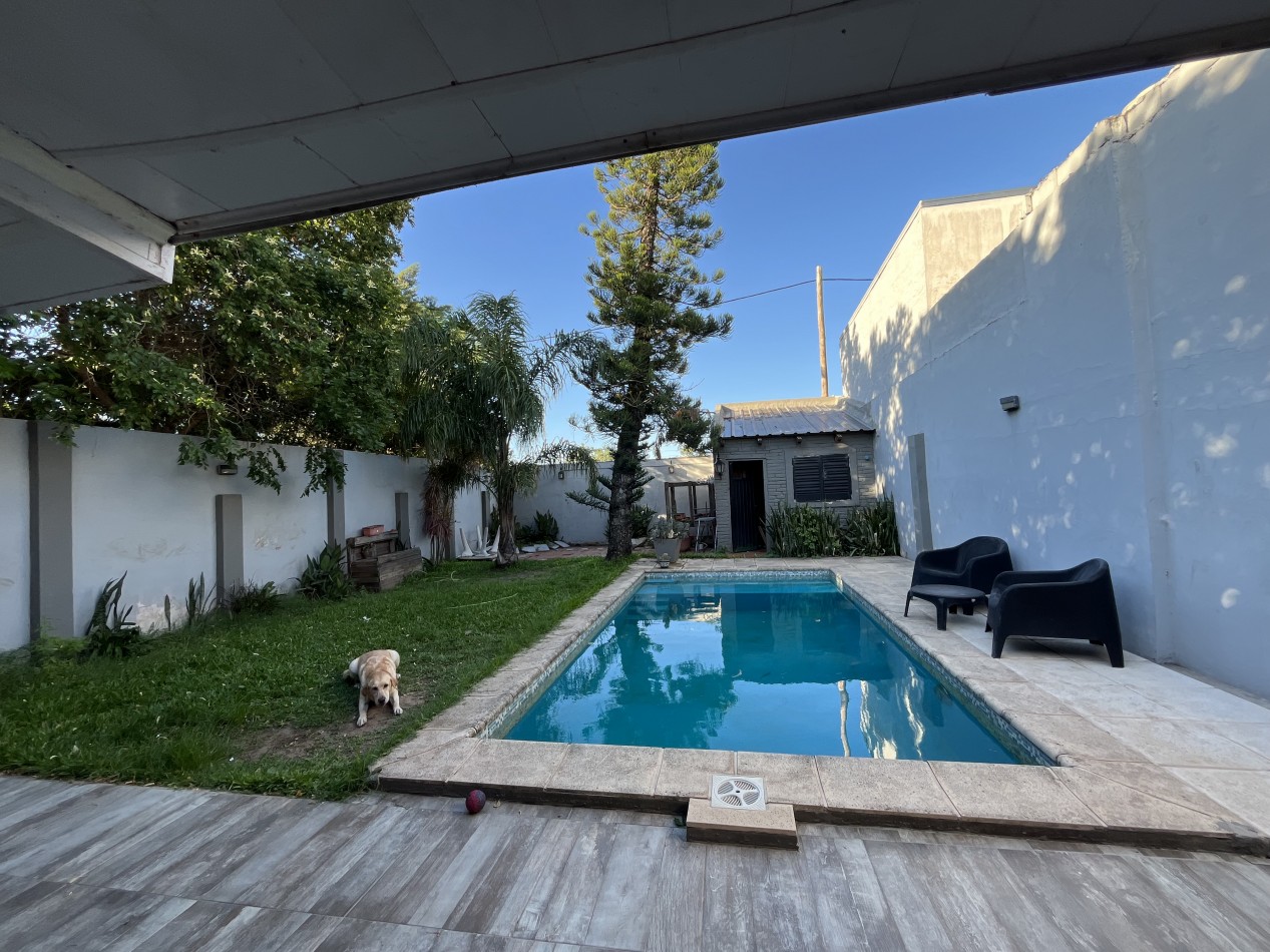 CASA IMPECABLE CON PISCINA Y DE GRAN TAMAÑO ! OPORTUNIDAD ! 