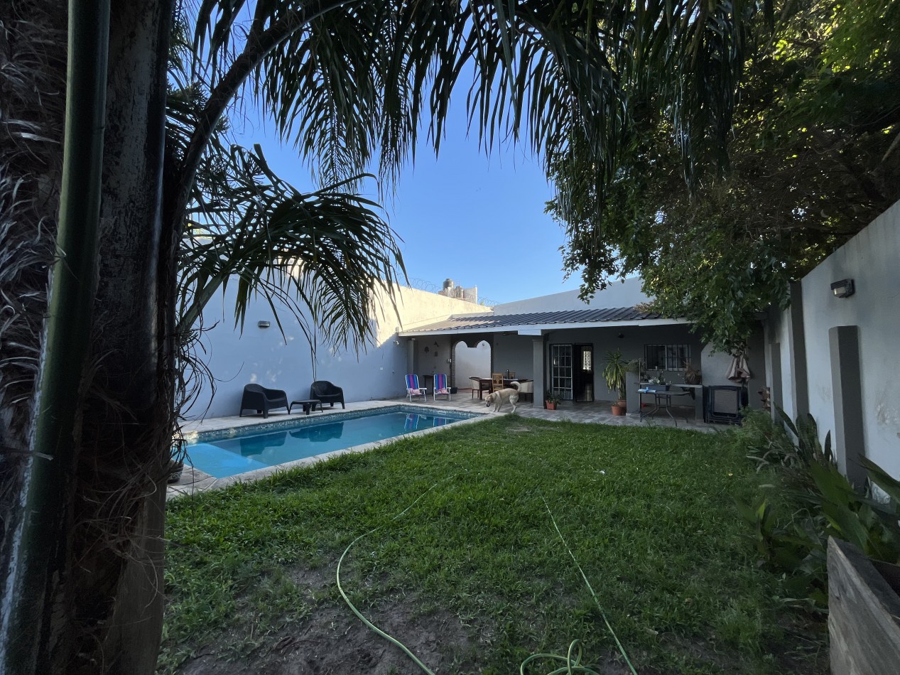 CASA IMPECABLE CON PISCINA Y DE GRAN TAMAÑO ! OPORTUNIDAD ! 