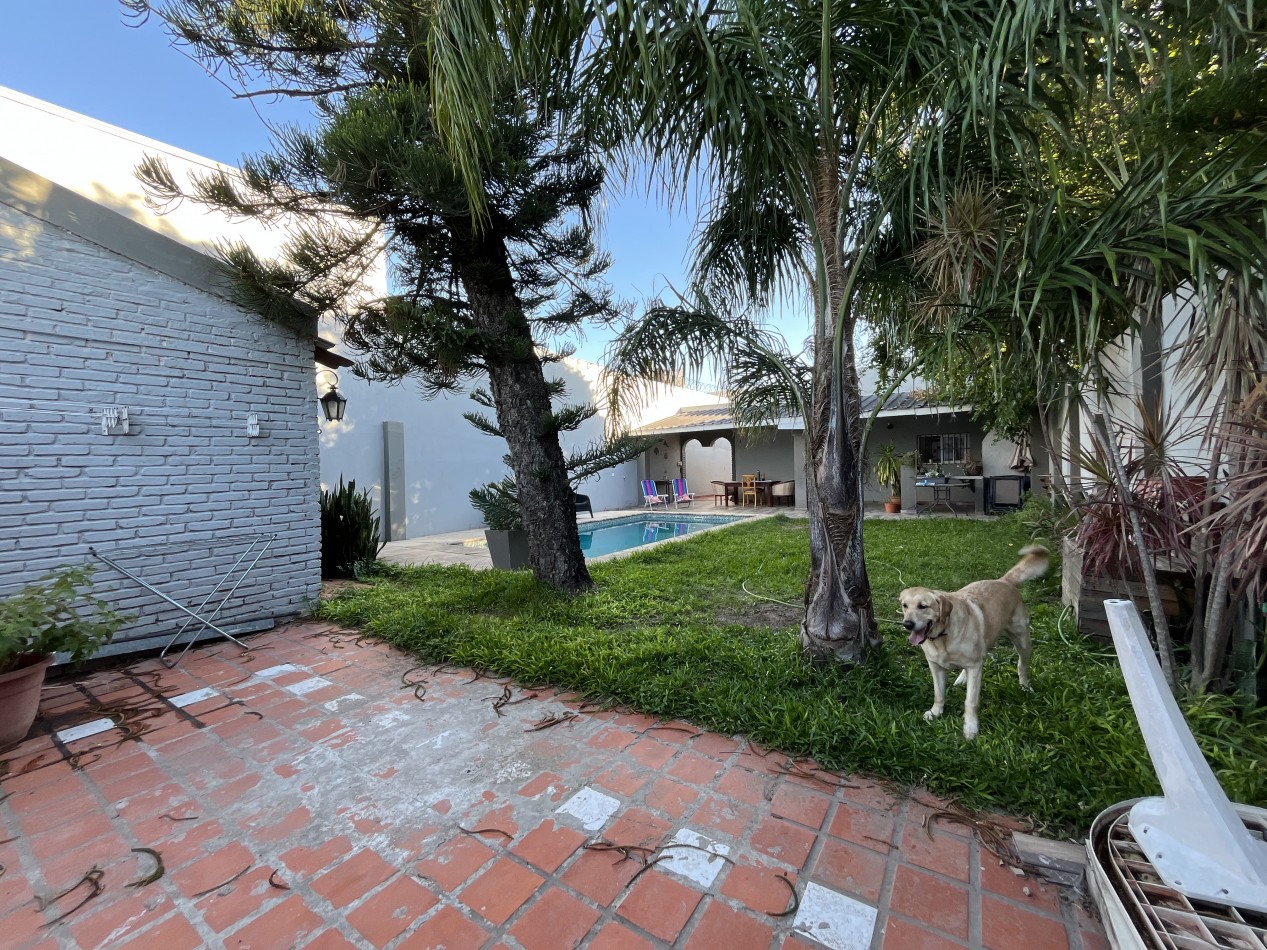 CASA IMPECABLE CON PISCINA Y DE GRAN TAMAÑO ! OPORTUNIDAD ! 