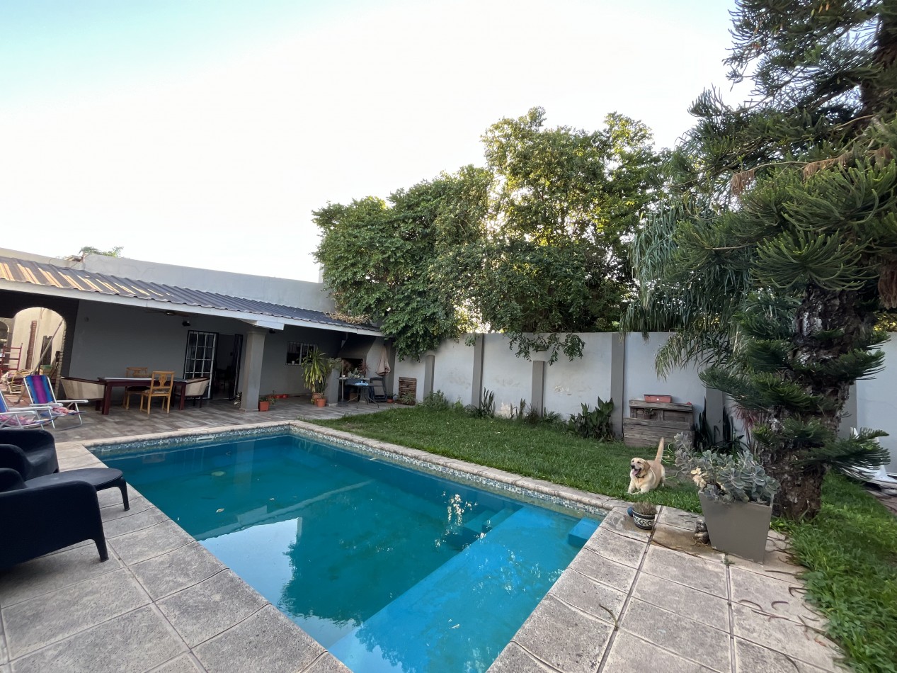 CASA IMPECABLE CON PISCINA Y DE GRAN TAMAÑO ! OPORTUNIDAD ! 