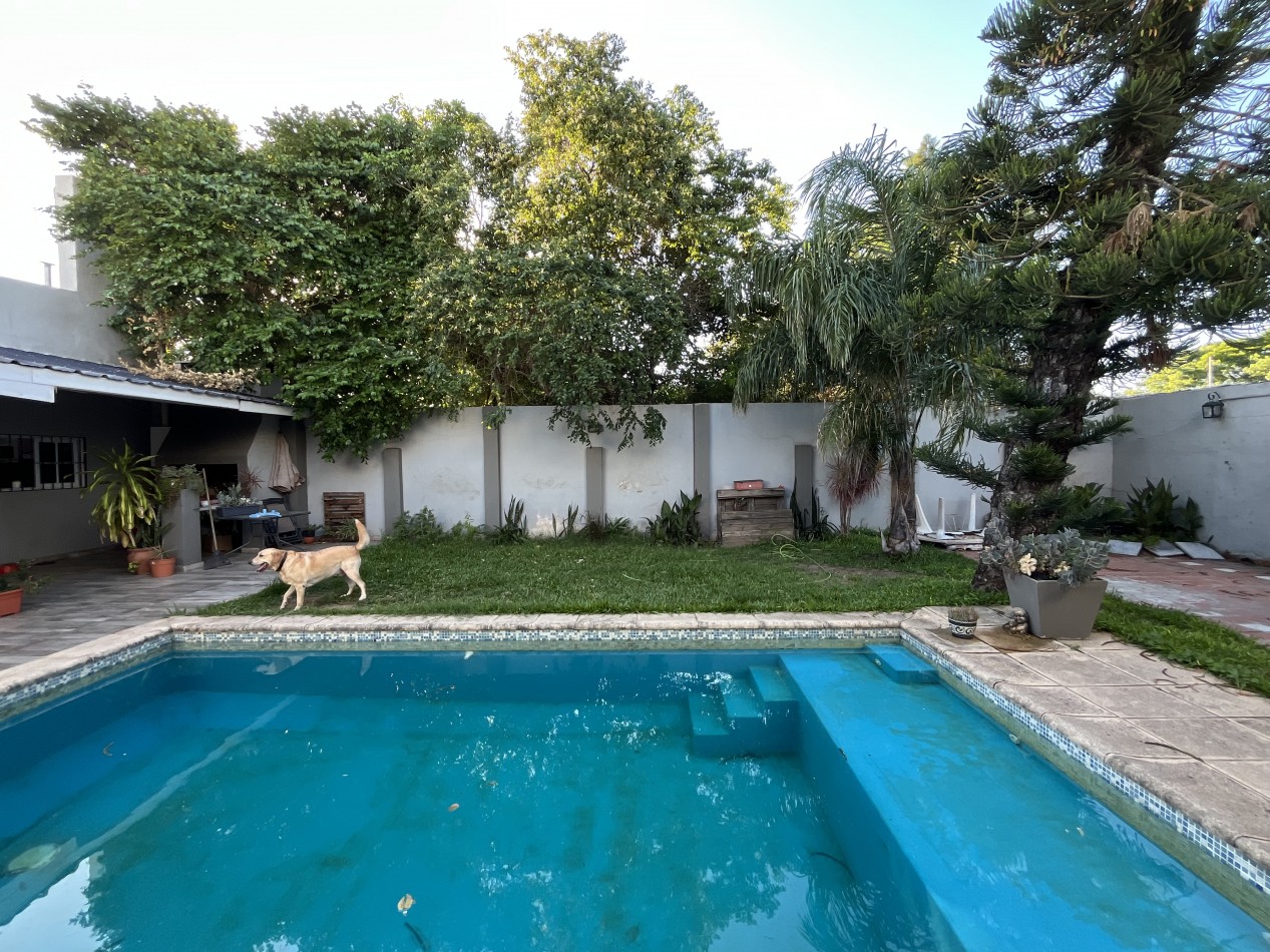CASA IMPECABLE CON PISCINA Y DE GRAN TAMAÑO ! OPORTUNIDAD ! 