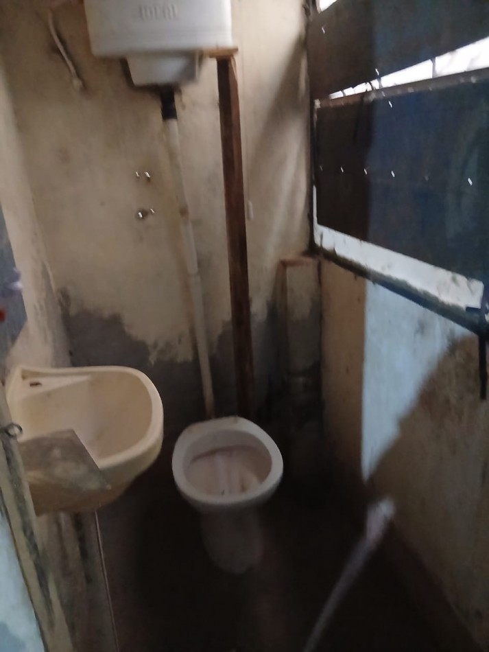 GALPON CON LOCAL AL FRENTE  EN ALEJANDRA 