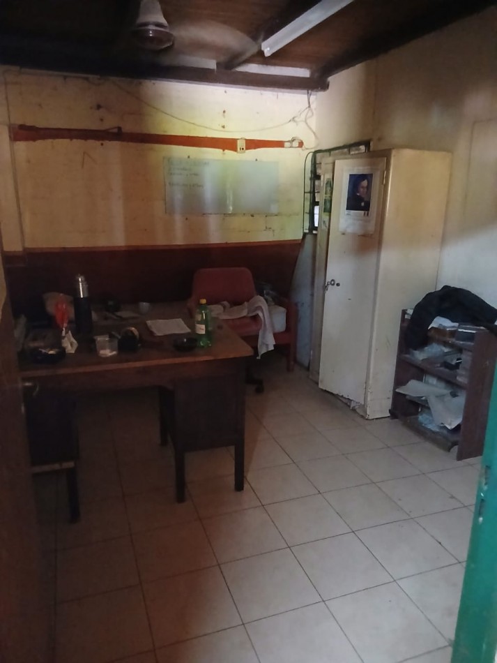 GALPON CON LOCAL AL FRENTE  EN ALEJANDRA 