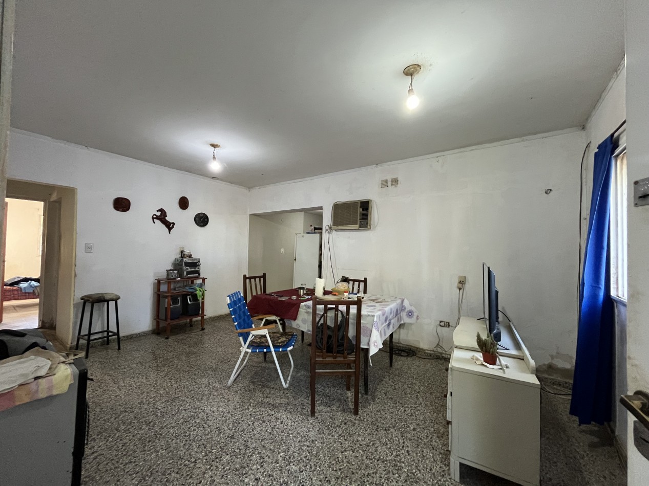 CASA CON GRAN PATIO VERDE ! IMPERDIBLE