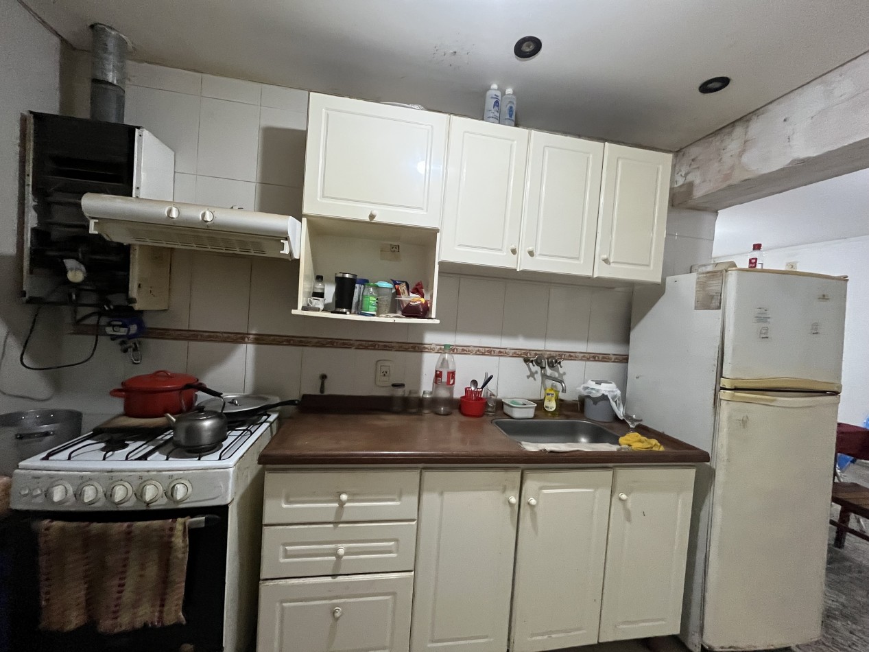 CASA CON GRAN PATIO VERDE ! IMPERDIBLE