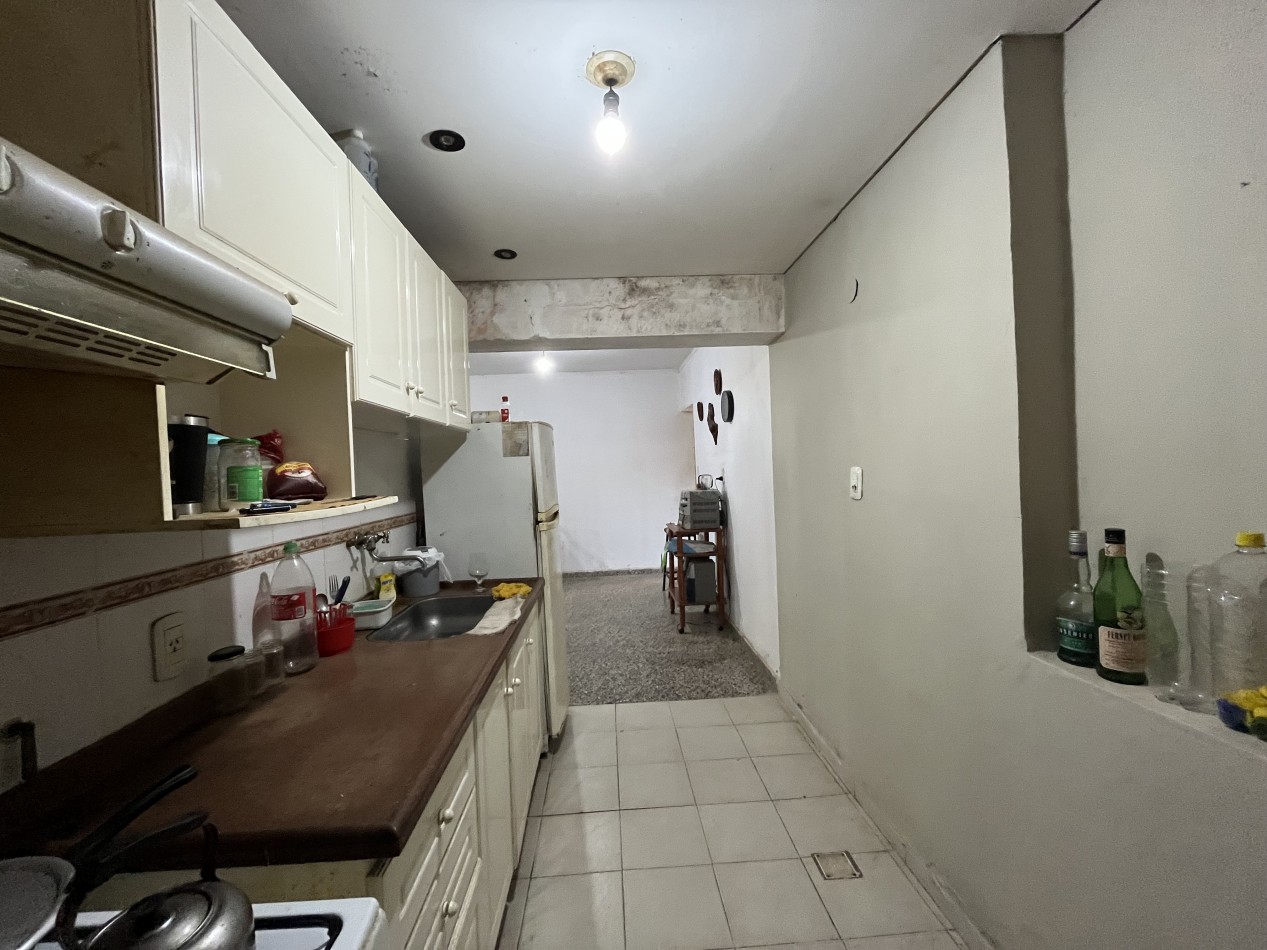 CASA CON GRAN PATIO VERDE ! IMPERDIBLE