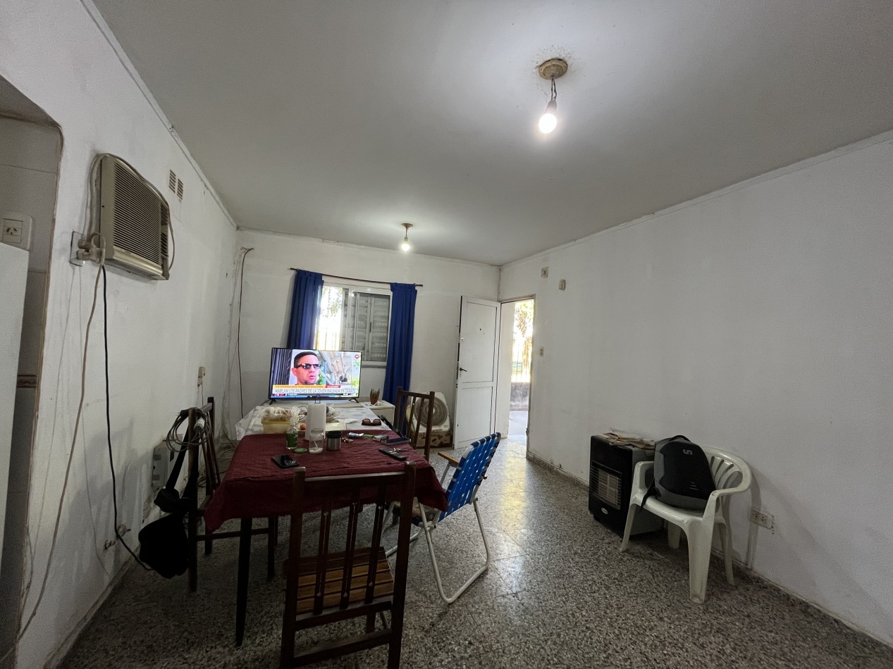 CASA CON GRAN PATIO VERDE ! IMPERDIBLE