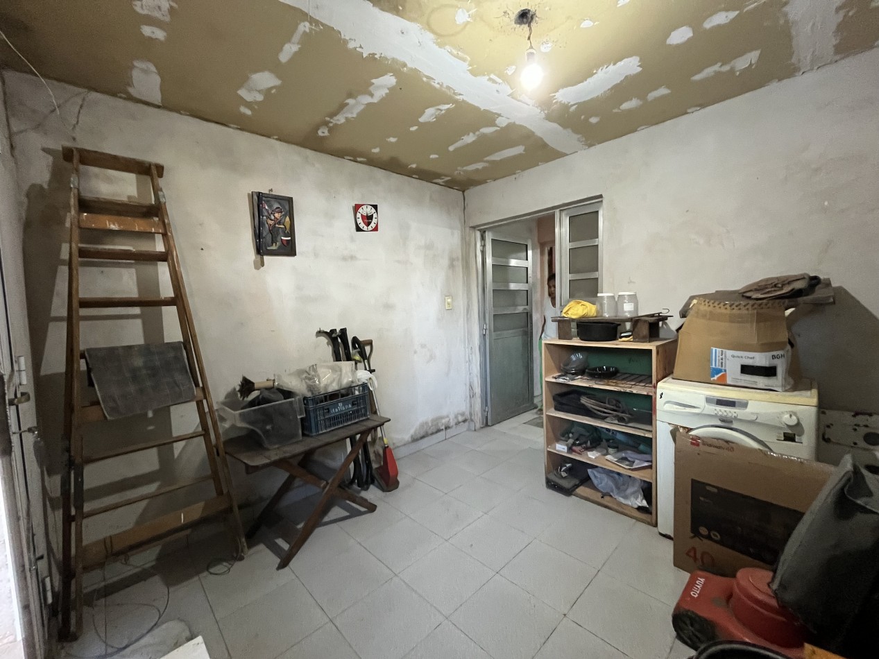 CASA CON GRAN PATIO VERDE ! IMPERDIBLE