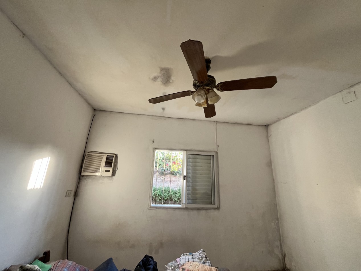 CASA CON GRAN PATIO VERDE ! IMPERDIBLE