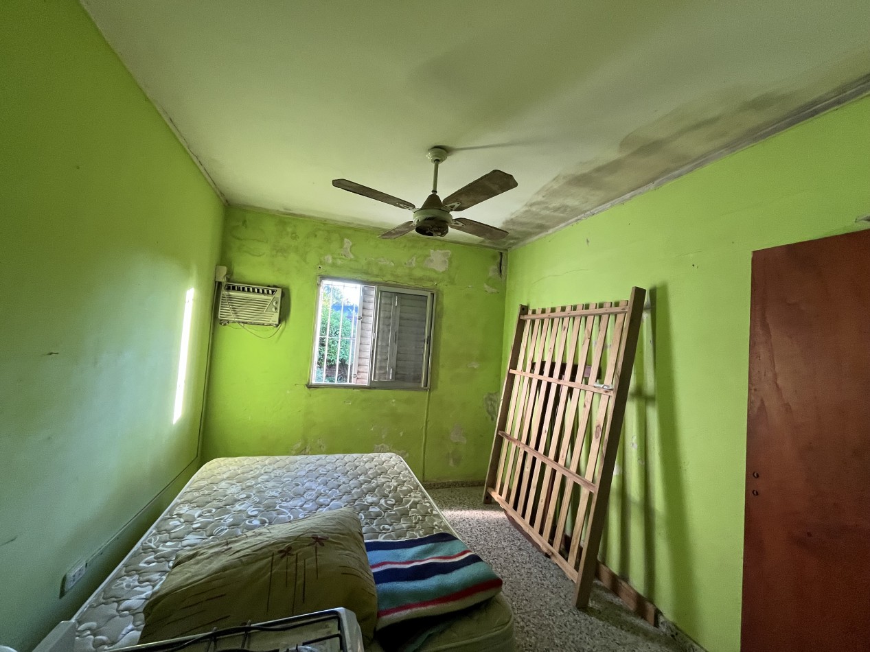 CASA CON GRAN PATIO VERDE ! IMPERDIBLE