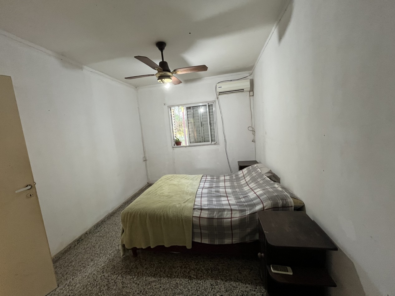 CASA CON GRAN PATIO VERDE ! IMPERDIBLE