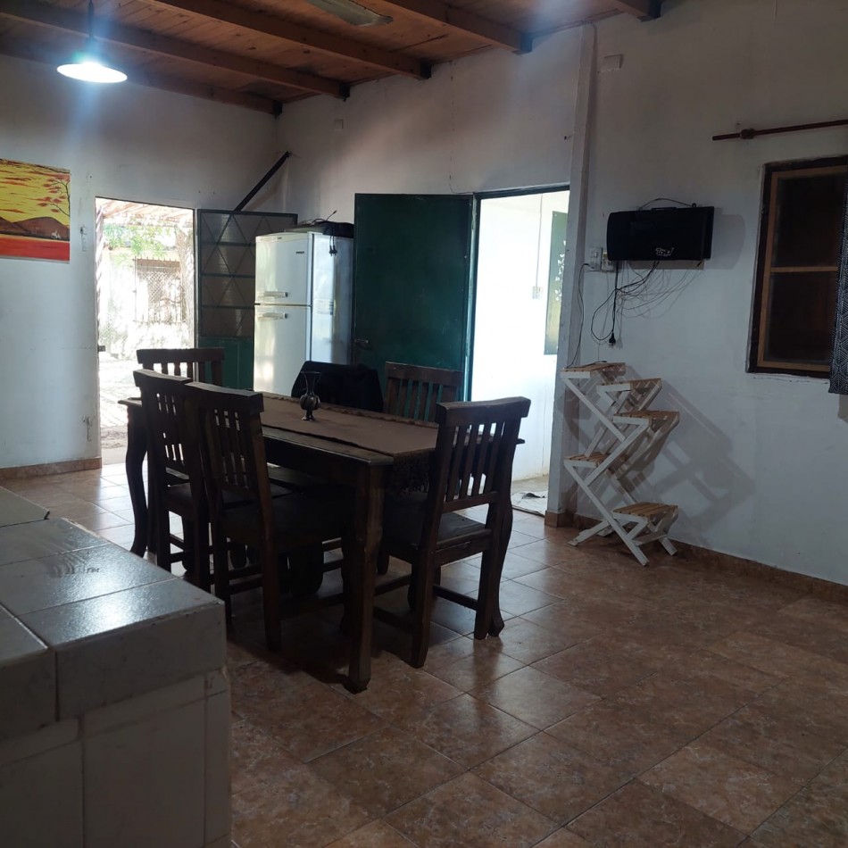 COMODA CASA CON AMPLIO PATIO PARQUIZADO EN CAYASTA, STA FE