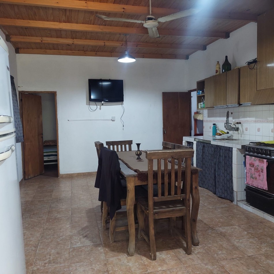 COMODA CASA CON AMPLIO PATIO PARQUIZADO EN CAYASTA, STA FE