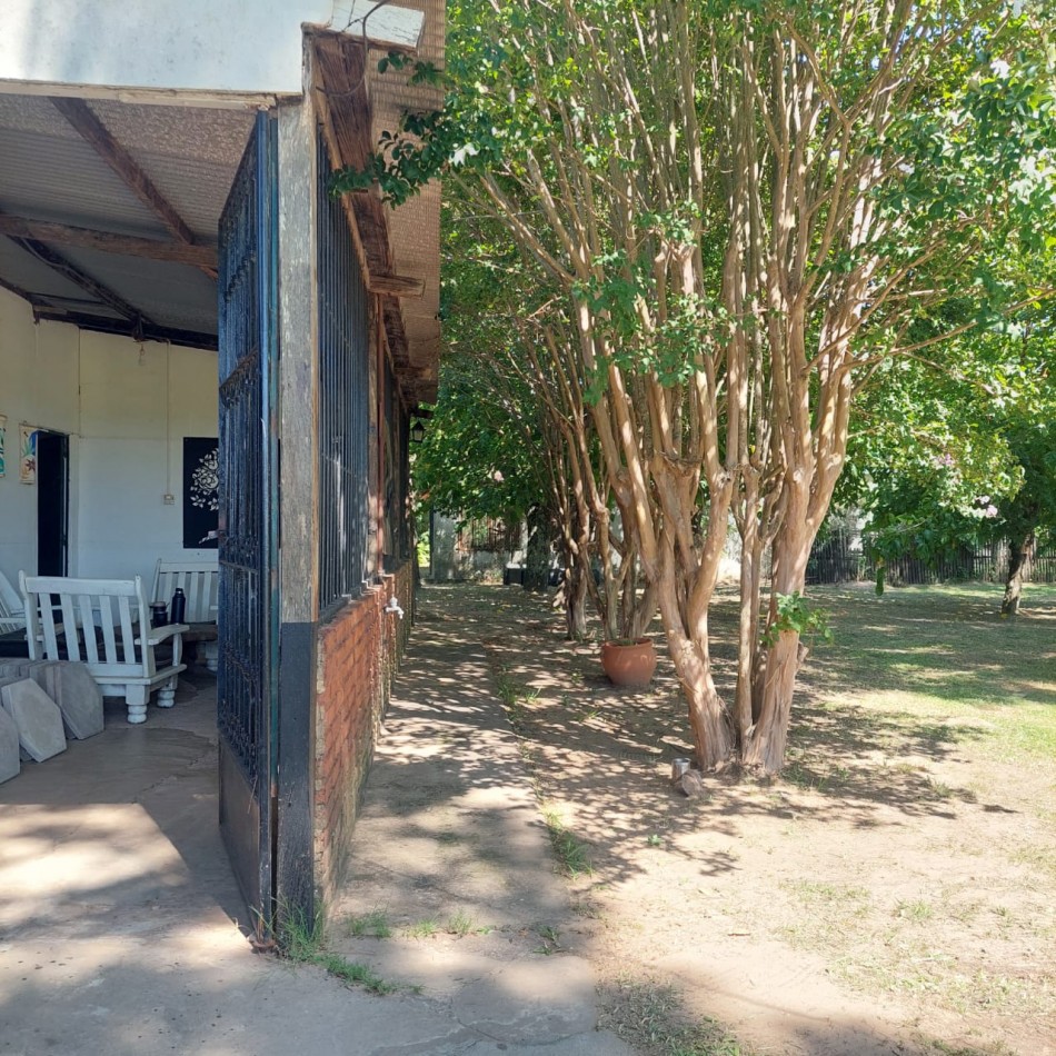 COMODA CASA CON AMPLIO PATIO PARQUIZADO EN CAYASTA, STA FE