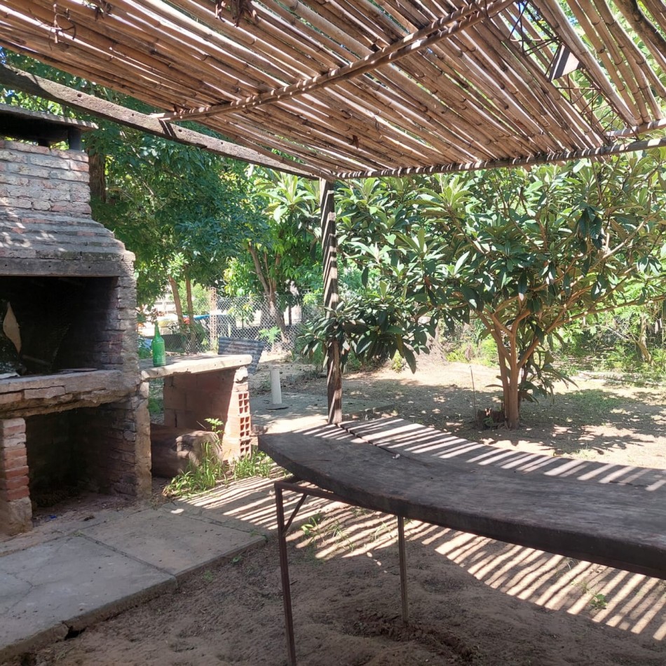 COMODA CASA CON AMPLIO PATIO PARQUIZADO EN CAYASTA, STA FE