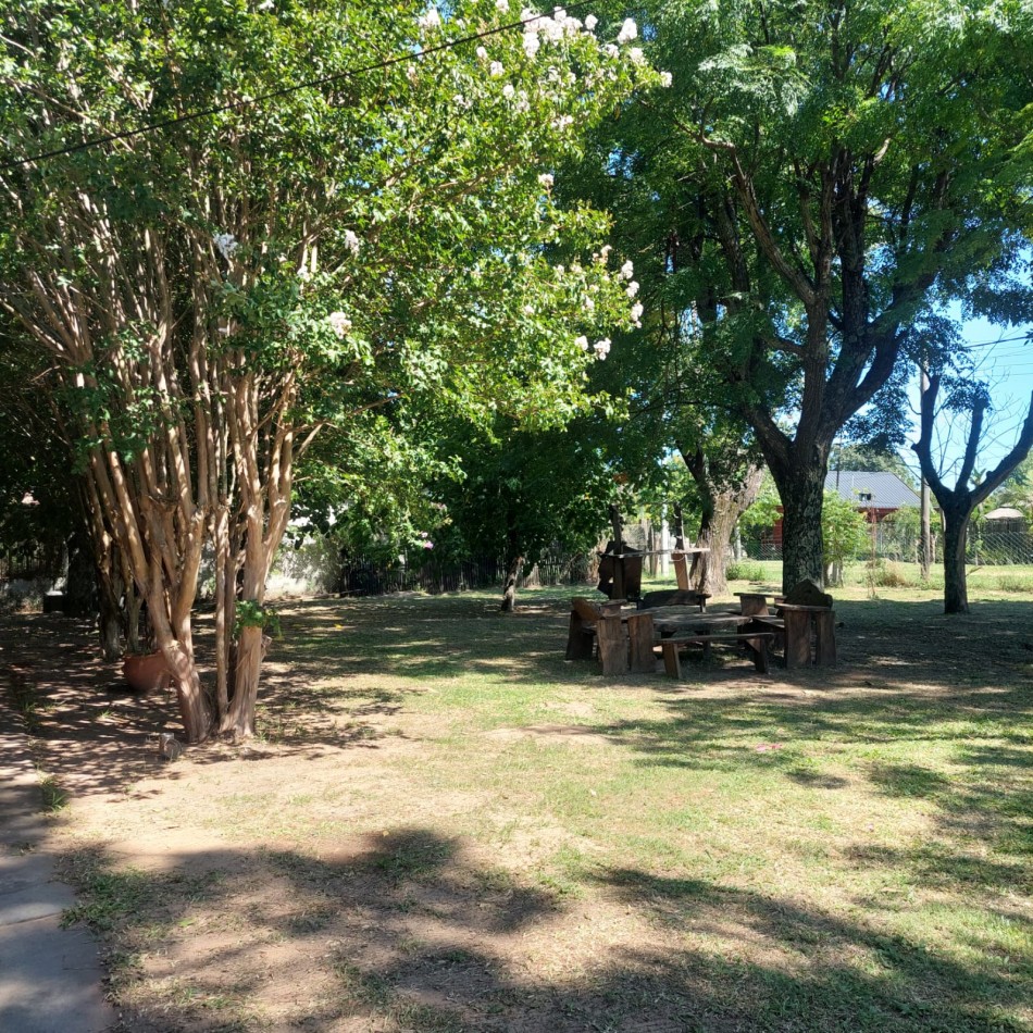 COMODA CASA CON AMPLIO PATIO PARQUIZADO EN CAYASTA, STA FE