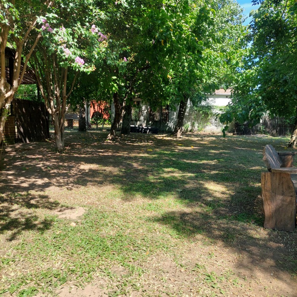 COMODA CASA CON AMPLIO PATIO PARQUIZADO EN CAYASTA, STA FE