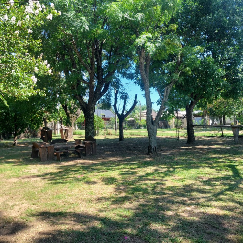 COMODA CASA CON AMPLIO PATIO PARQUIZADO EN CAYASTA, STA FE