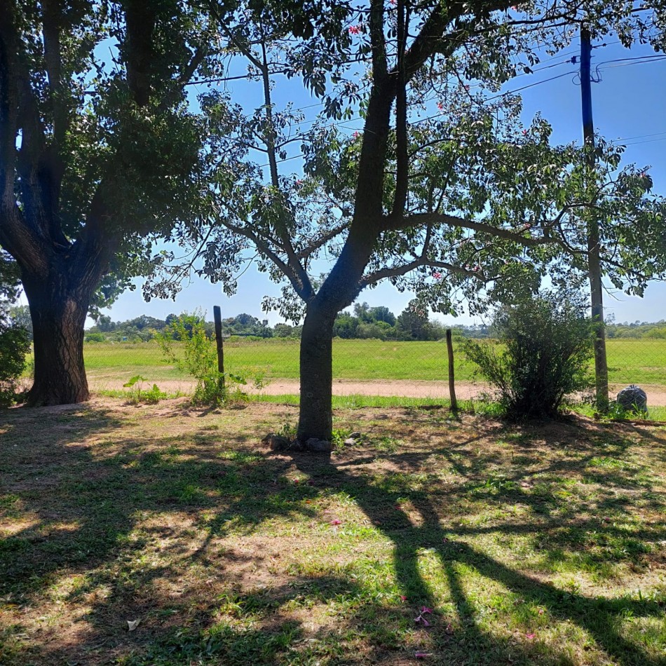 COMODA CASA CON AMPLIO PATIO PARQUIZADO EN CAYASTA, STA FE