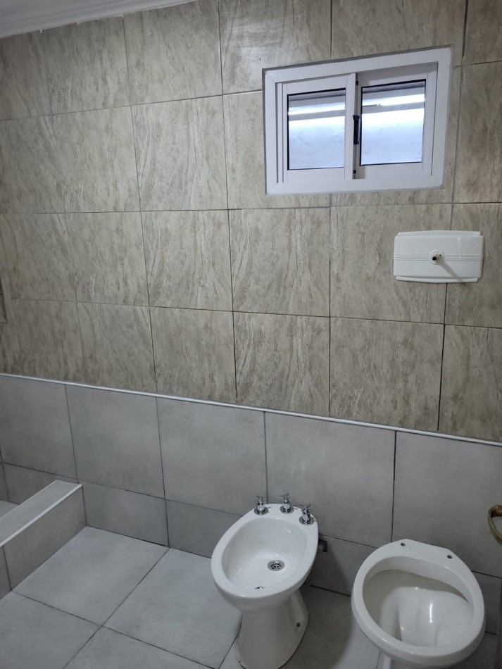  EXELENTE PROPIEDAD ZONA RESIDENCIAL  