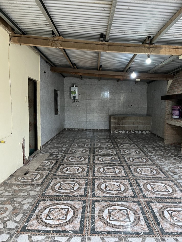 CASA CON COCHERA Y LOCALES!! A METROS DE AVDA. PEÑALOZA!! ZONA NOROESTE!!