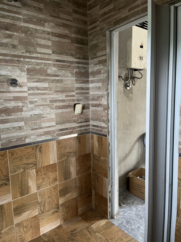 CASA CON COCHERA Y LOCALES!! A METROS DE AVDA. PEÑALOZA!! ZONA NOROESTE!!