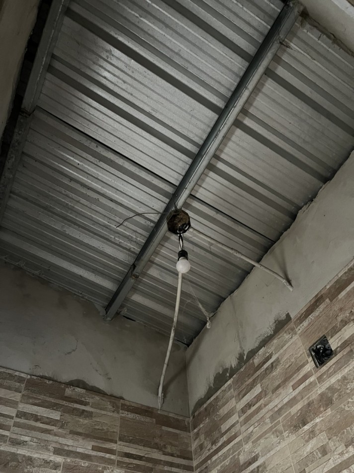 CASA CON COCHERA Y LOCALES!! A METROS DE AVDA. PEÑALOZA!! ZONA NOROESTE!!